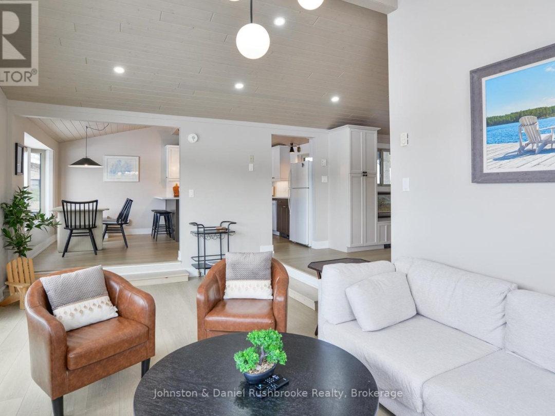 621 Peninsula Road, South Muldrew Lake
