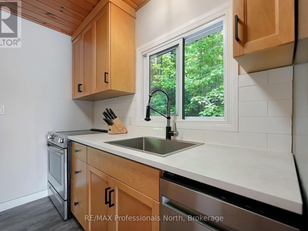 1998 Alsop Road, Glamor Lake