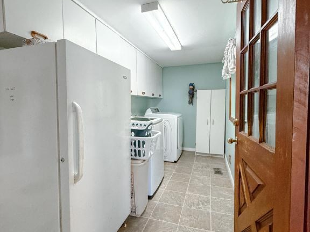 1862 DIVISION ROAD W, 