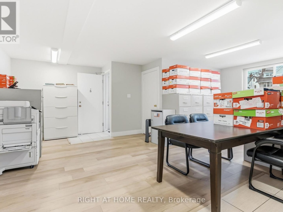 32 MATCHEDASH STREET N, 