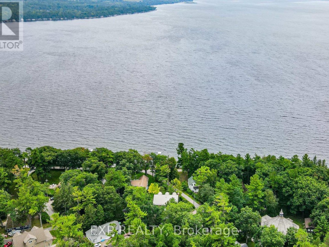 10 Sixth Street, Sturgeon Lake