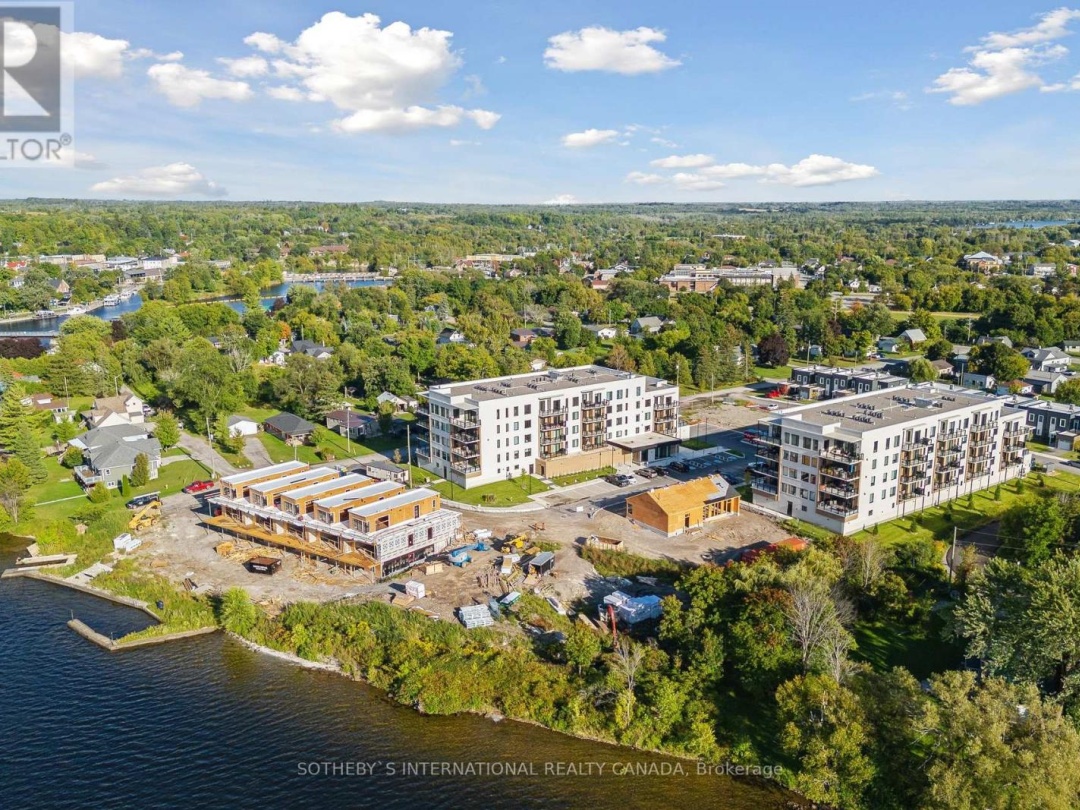 208 19B West Street N, Kawartha Lakes (Fenelon Falls)