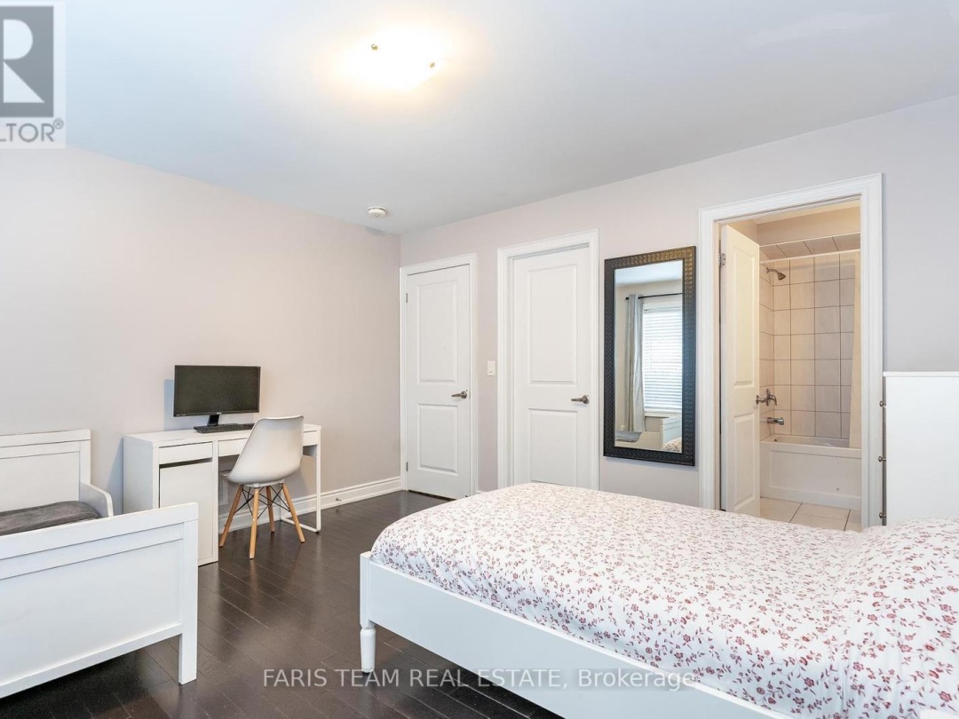 3096 Orion Boulevard, Orillia