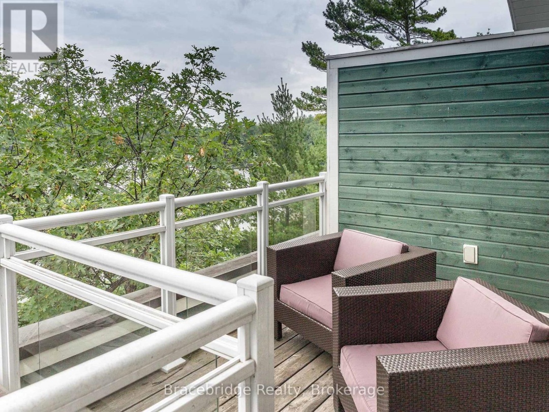 A202 D1 1869 Muskoka Rd 118 Highway W, 