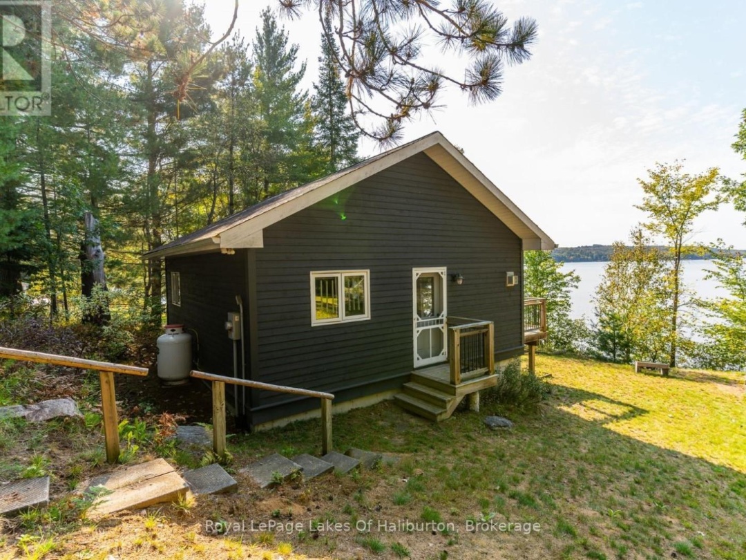 1070 Frank's Lane, Maple Lake