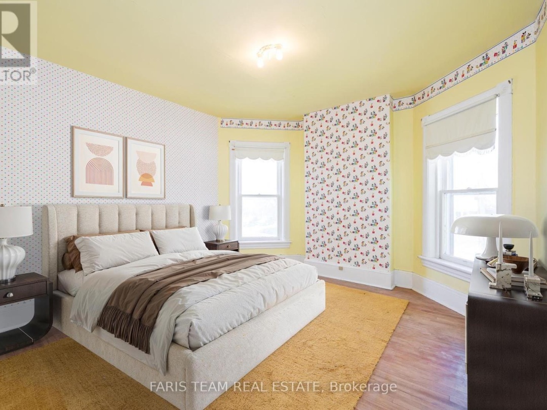 9 BORLAND STREET E, 
