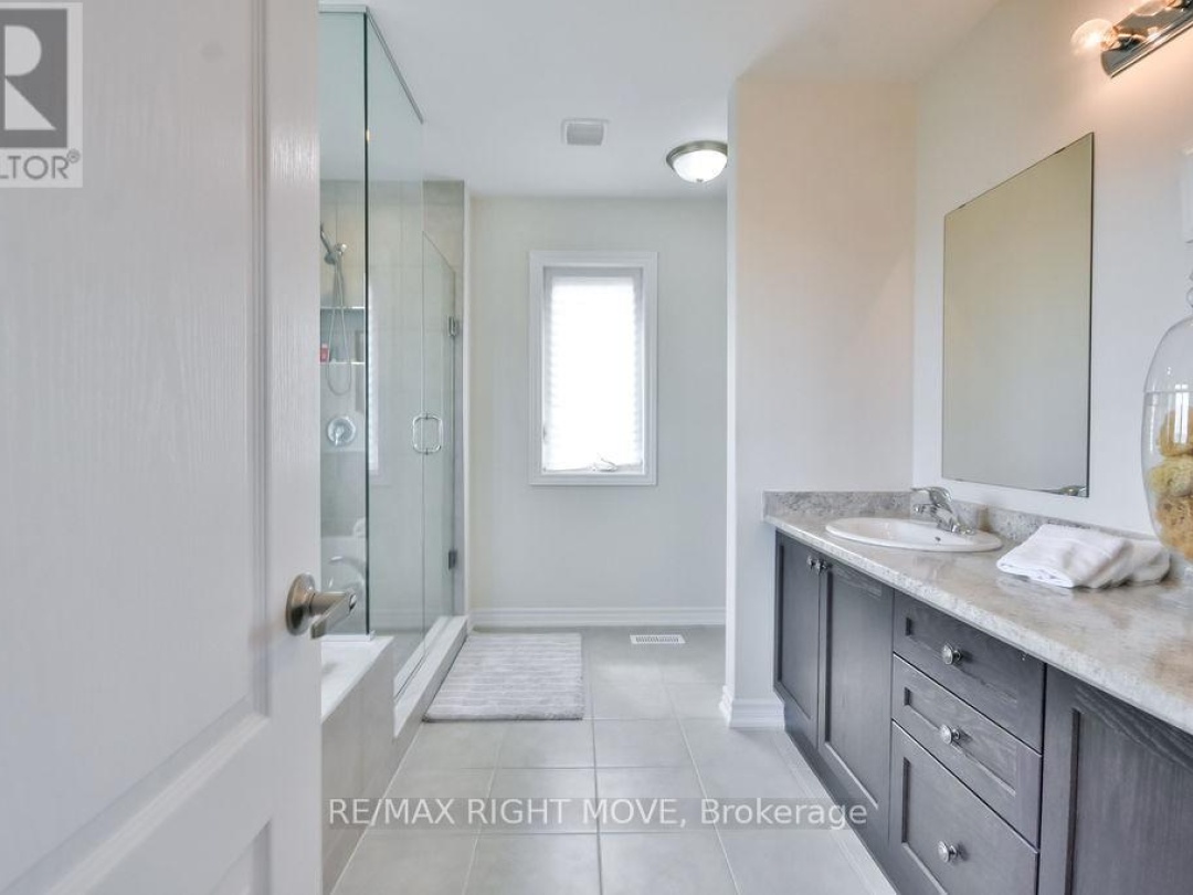 3117 Orion Boulevard, Orillia