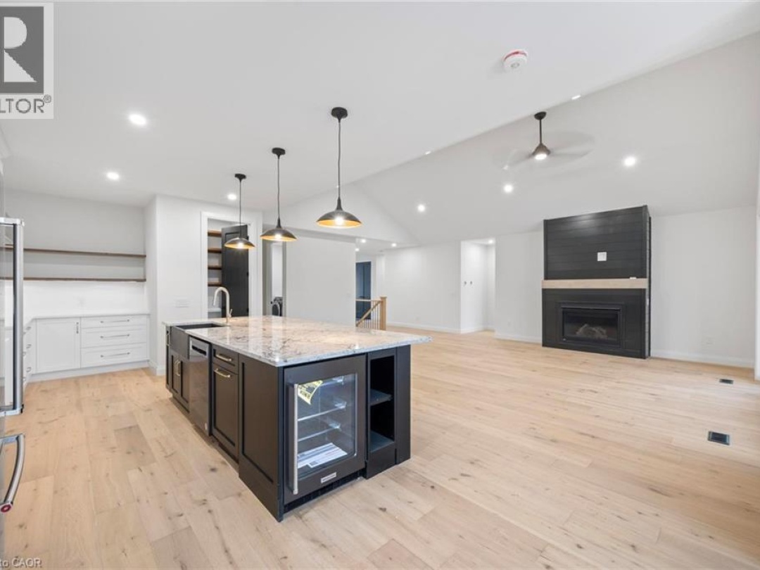 33 GLEN EAGLE Court, 