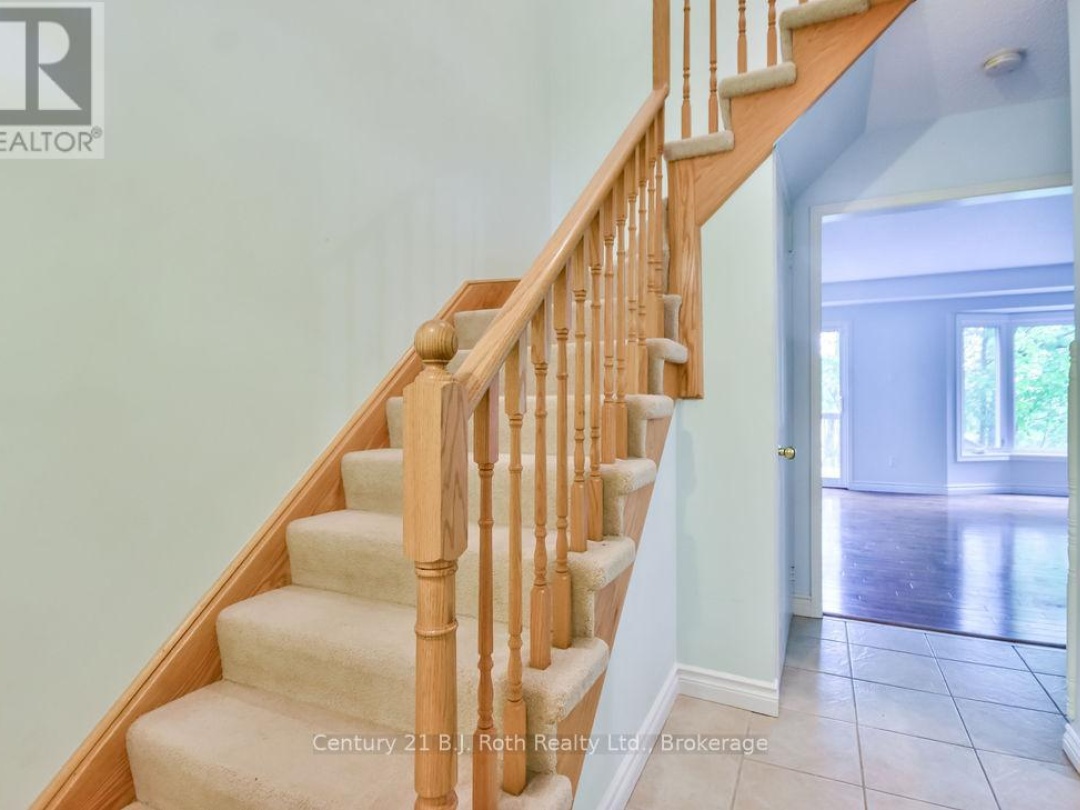 9 492 Laclie Street, Orillia