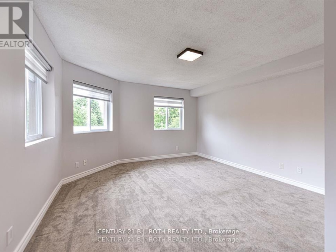 302 - 125 BOND STREET, 