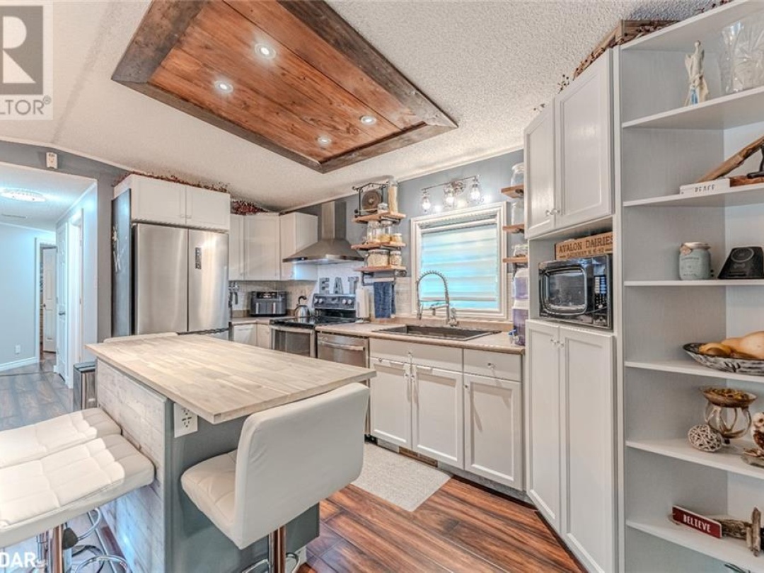 7498 ISLAND Crescent, 