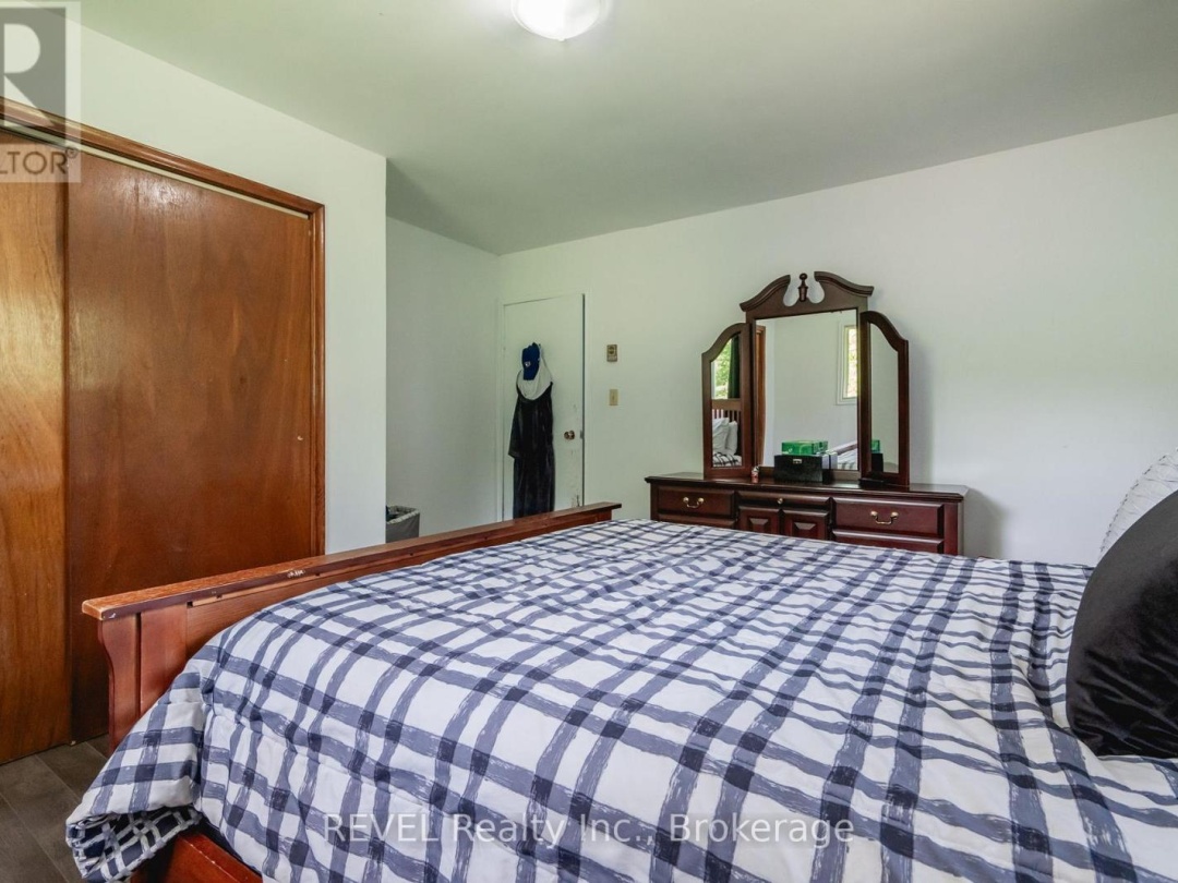 1515 LOVERING LINE, 