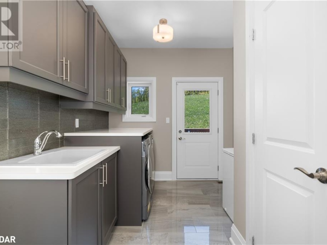 43 Thoroughbred Drive, Oro-Medonte