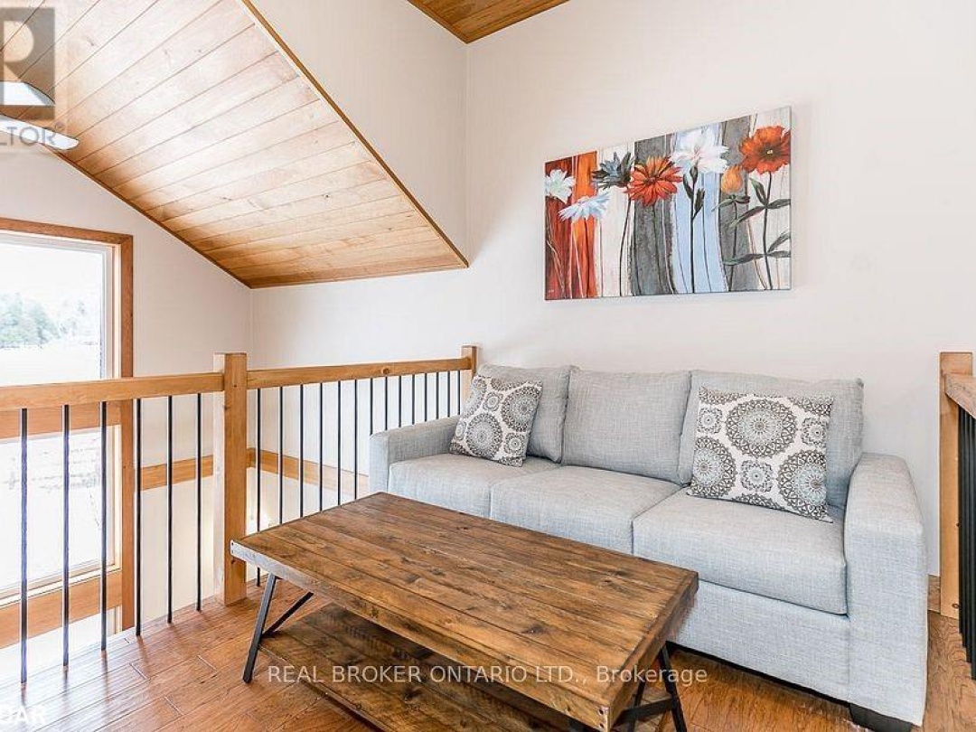 1841 Muskoka Road 118 Road W Unit# 1B, Lake Muskoka