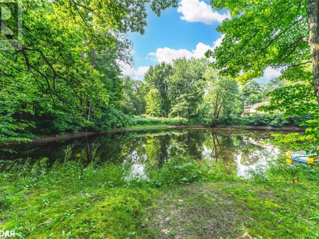7498 ISLAND Crescent, Black River