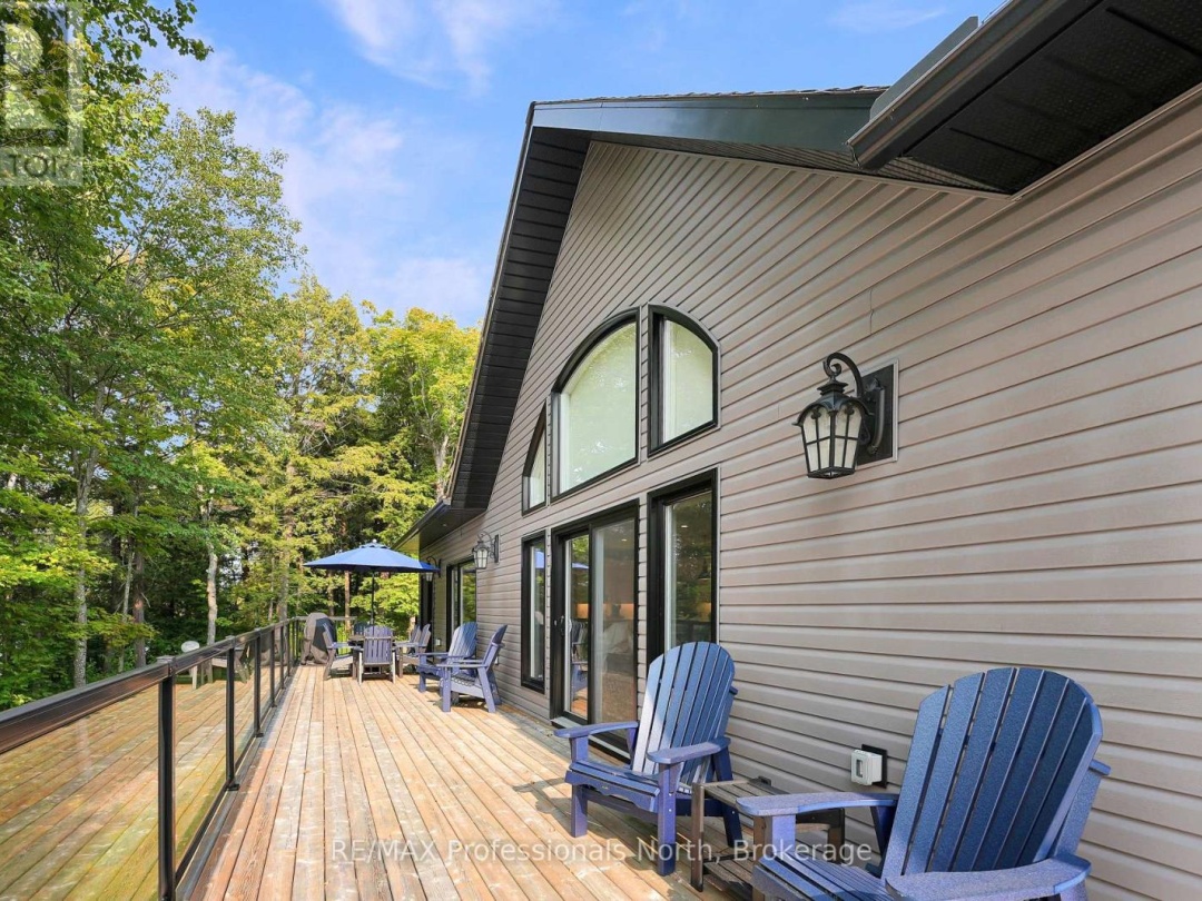1034 Lone Wolf Crescent, Percy Lake