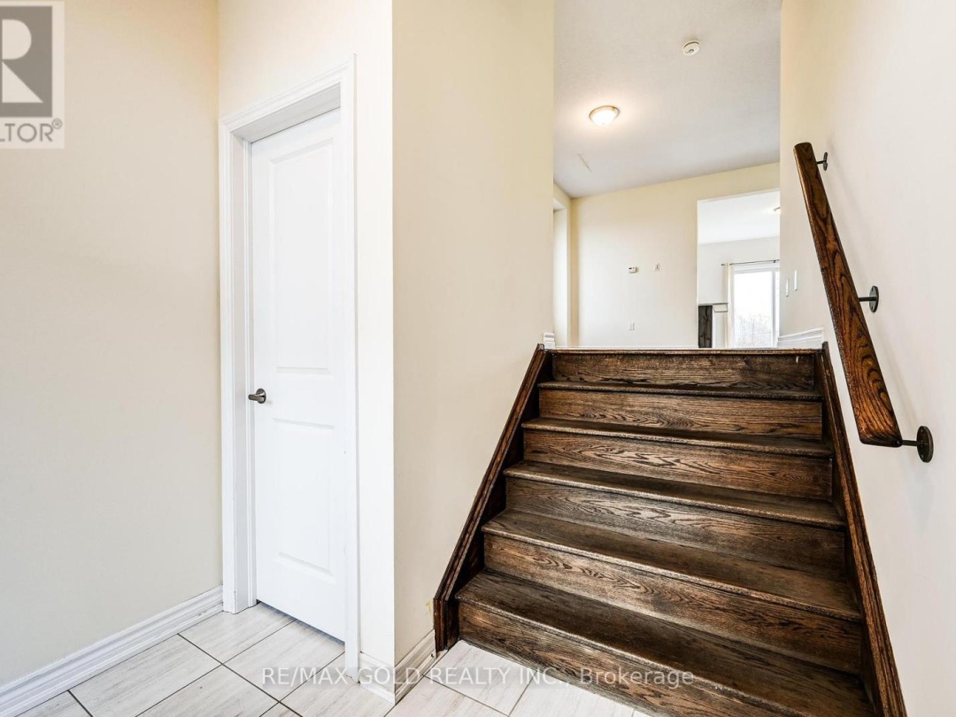 84 ATLANTIS DRIVE W, 