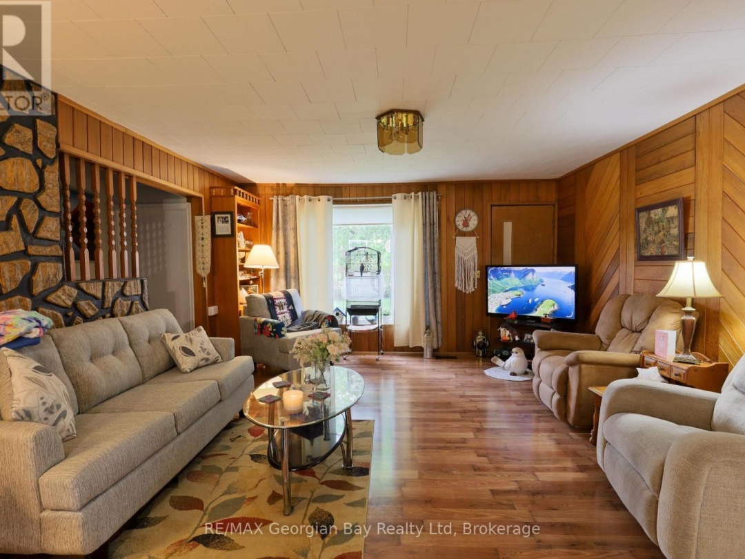 3485 Fraser Lane, Tay