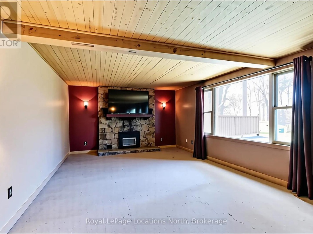 239 Monck Rd Cty 45, Young Lake