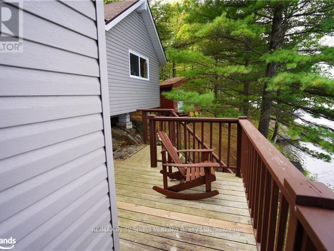 121 Healey, Healey Lake