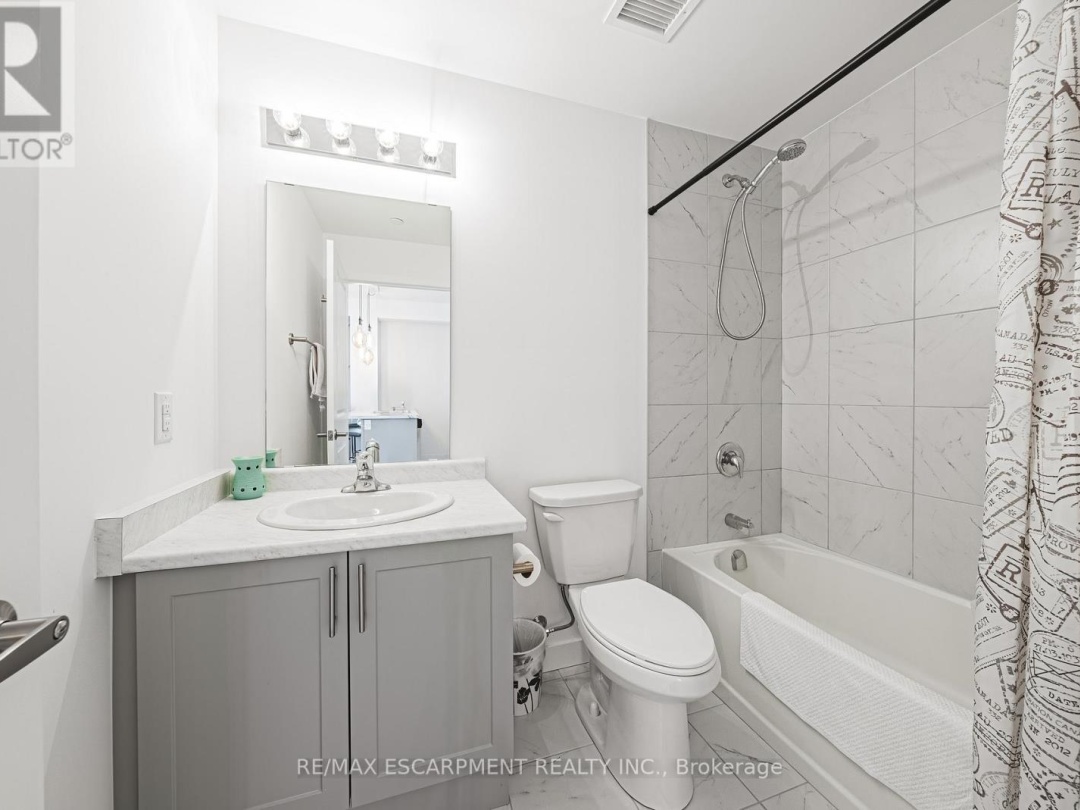 327 - 460 DUNDAS STREET E, 