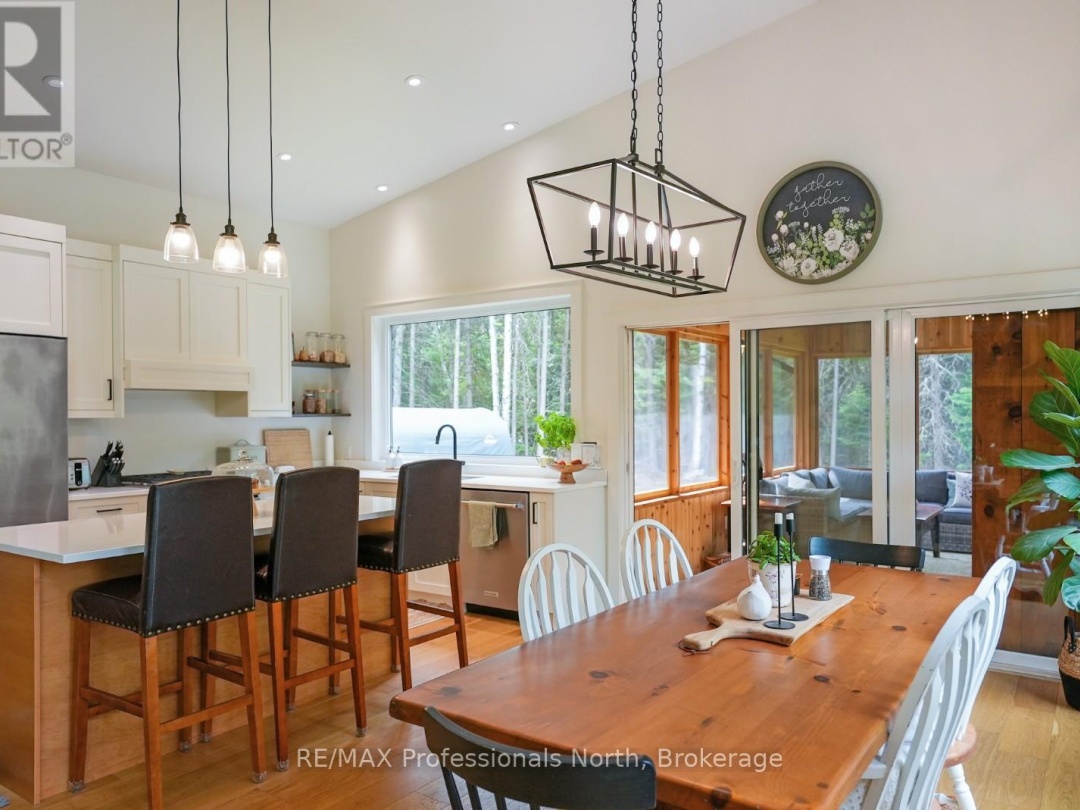 1086 STOTHART CREEK ROAD, 