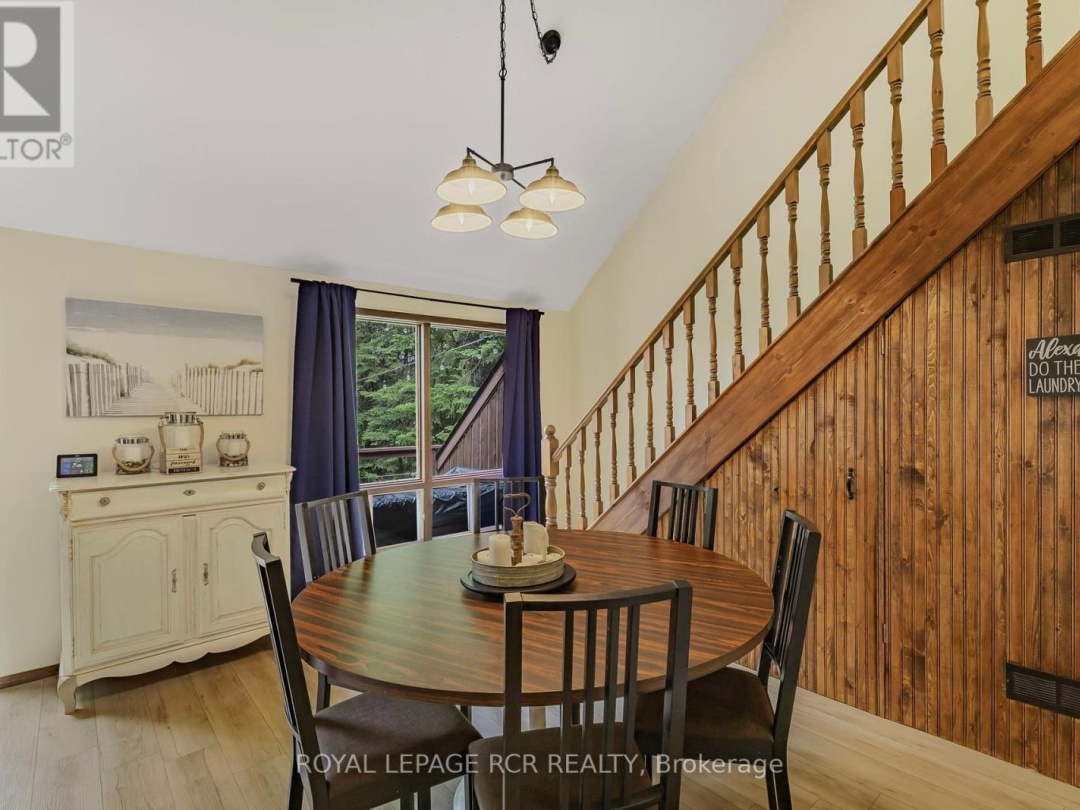 1034 BIRD LAKE CRESCENT, 