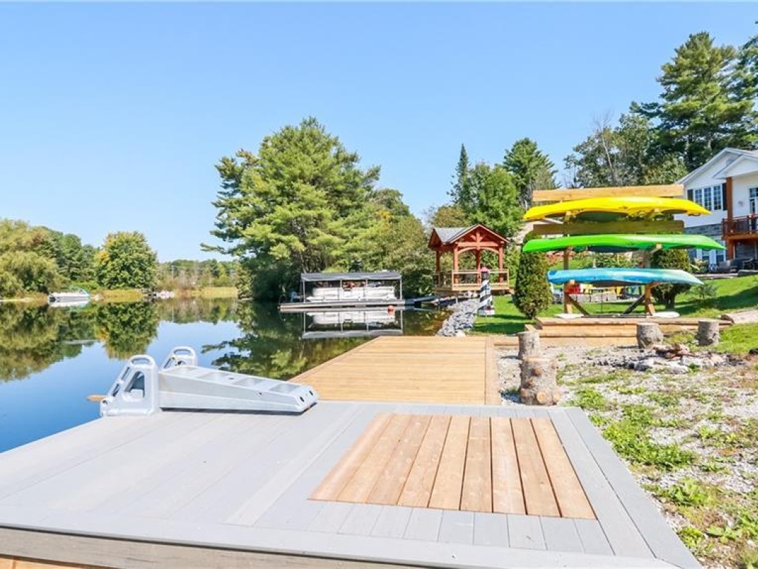 8150 Laidlaw Avenue, Severn Lake