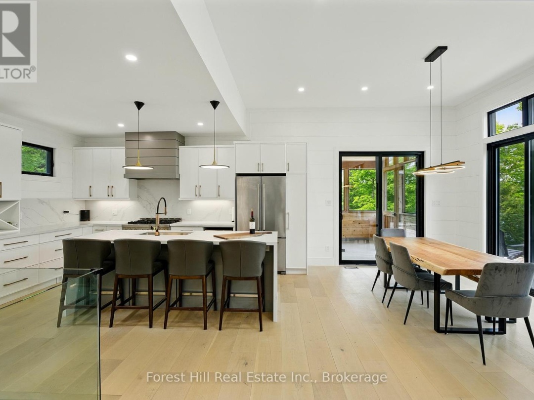 22 Long And Winding Road Road, Silver Lake