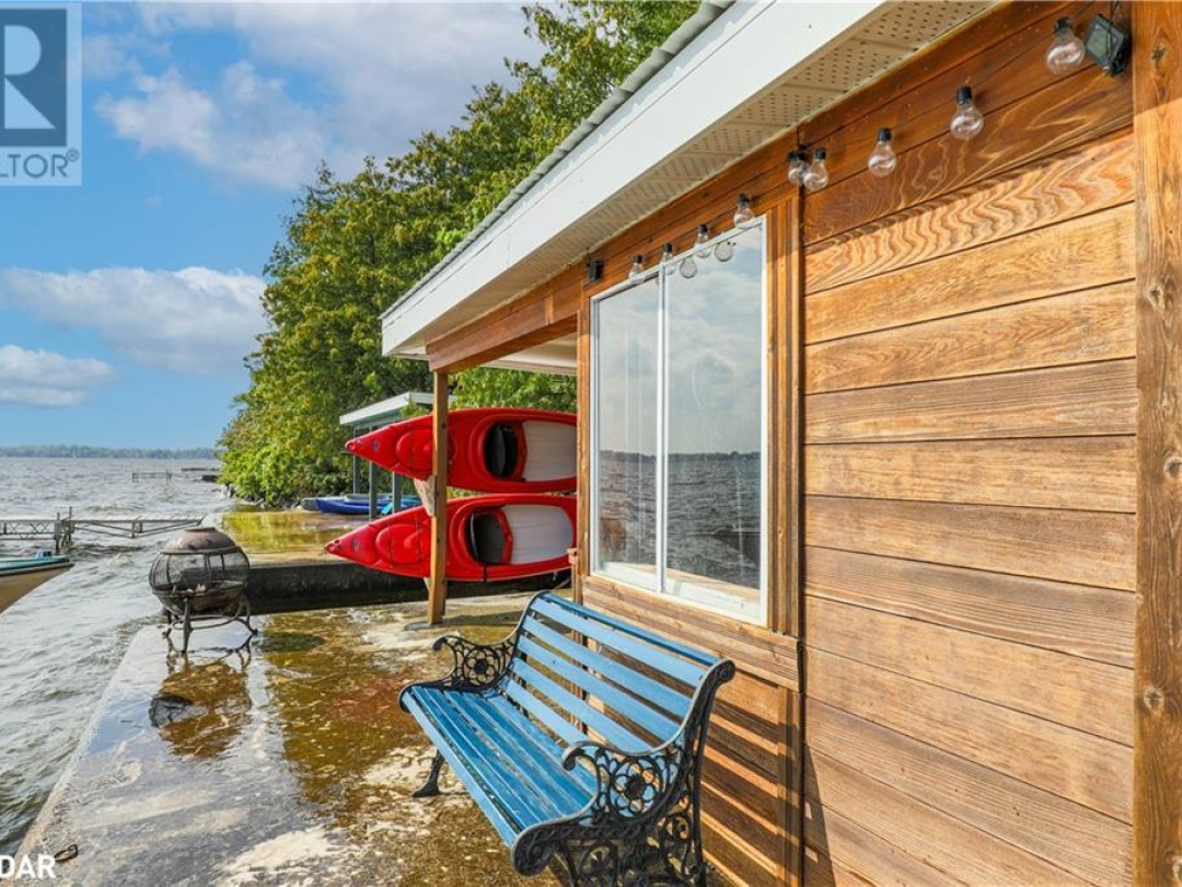 10 Sixth Street, Sturgeon Lake