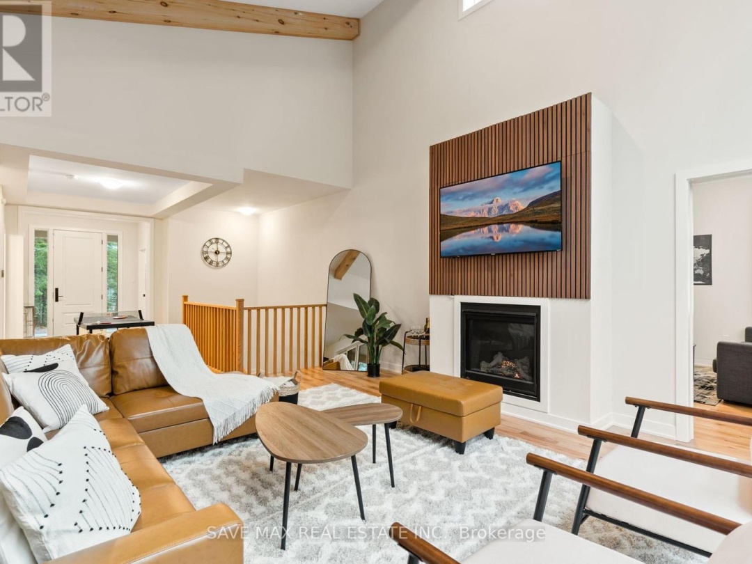 1049 GREENSVIEW DRIVE, 