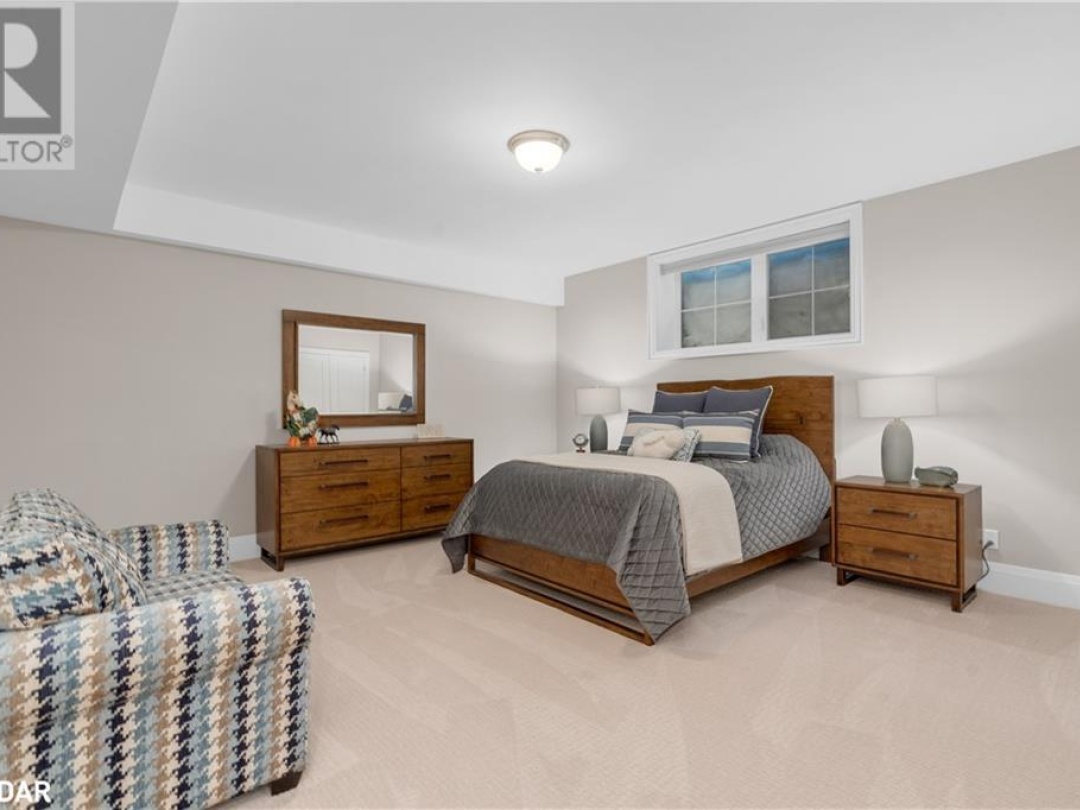 12 Thoroughbred Drive, Oro-Medonte