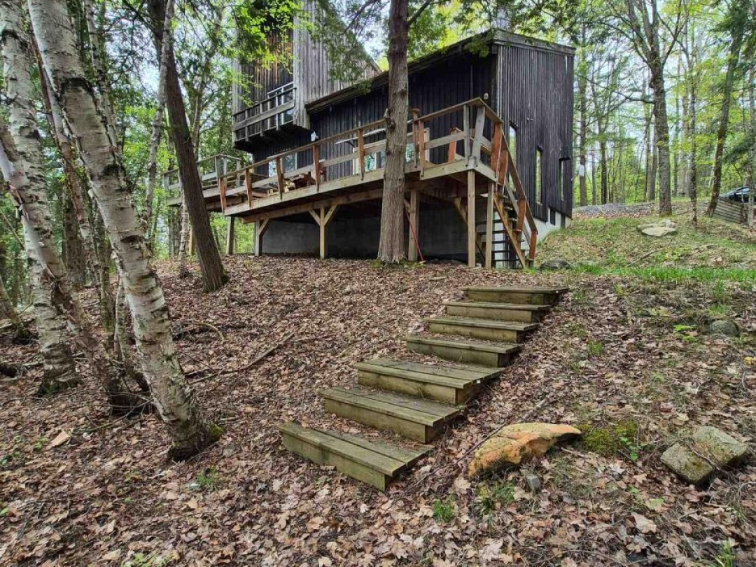 160 West Point Sands Road, Mary Lake