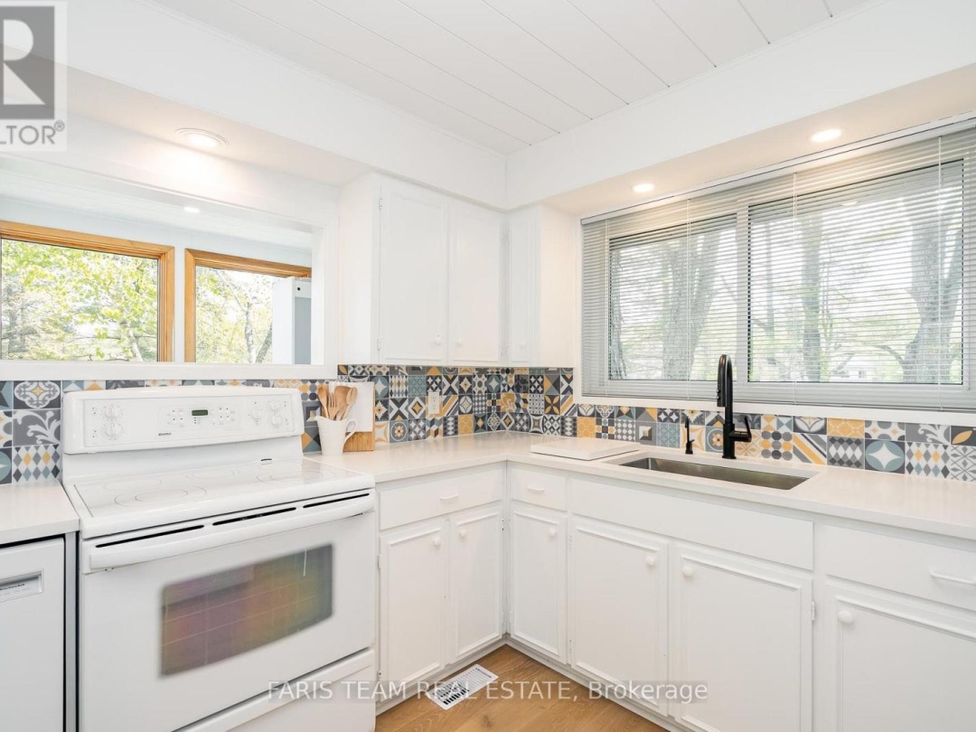1010 Sanderson Road, Clearwater Lake