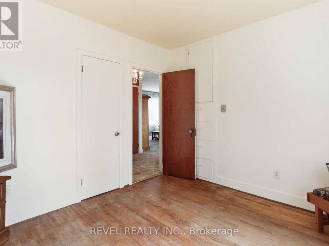 72 KING STREET W, 