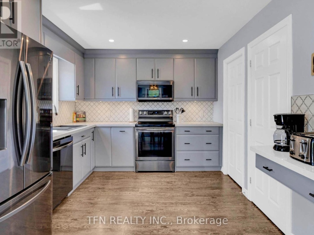 4 PINEWOOD BOULEVARD, 