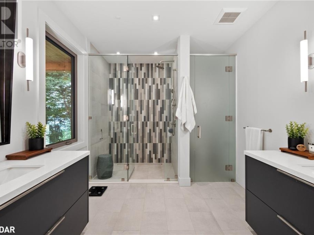 124 CLAREN CRESCENT Crescent, 