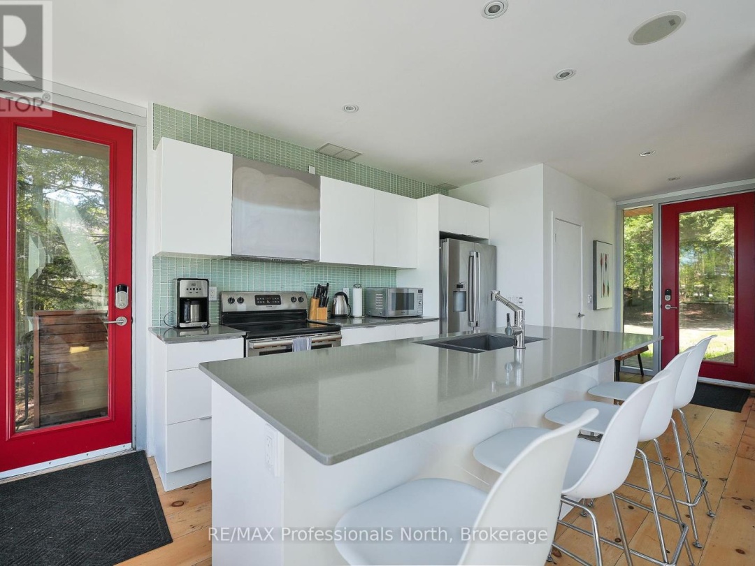 1004 Lipton Drive, Kennisis Lake