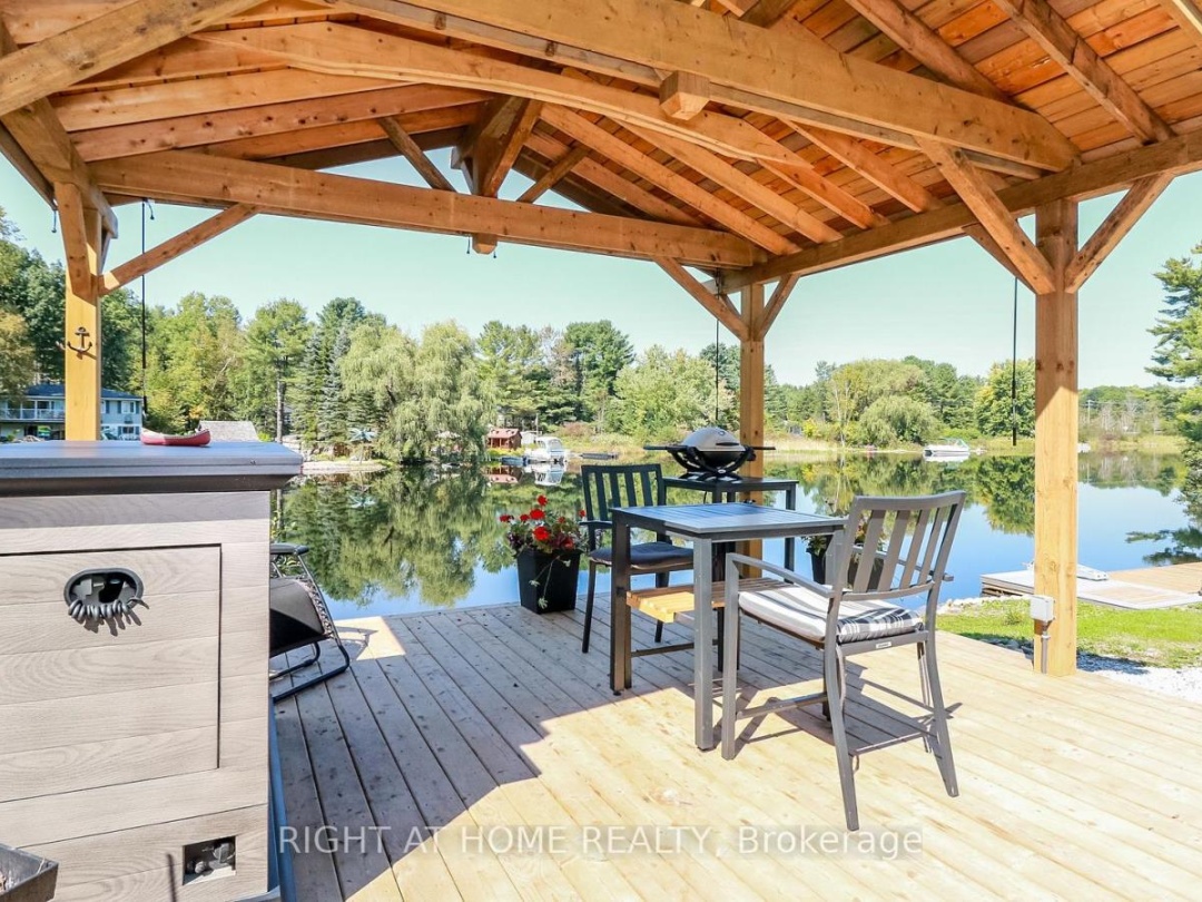 8150 Laidlaw Avenue, Severn Lake