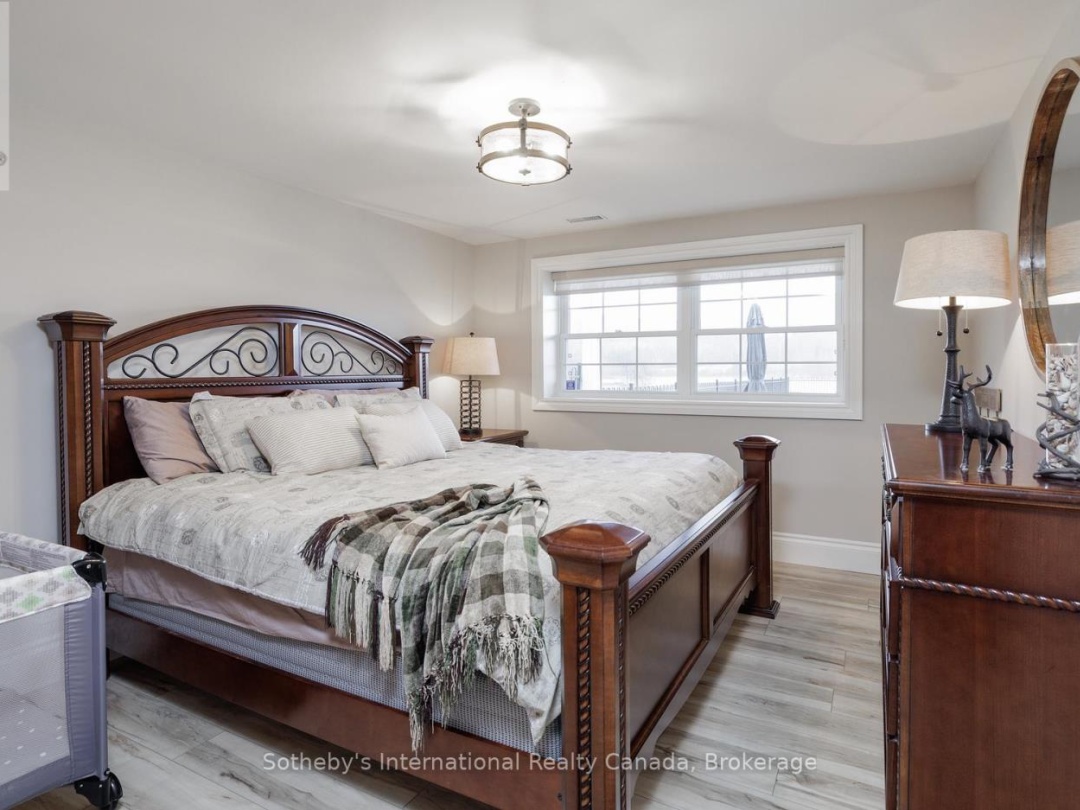 427 West Browns Road E, Weeduck Lake
