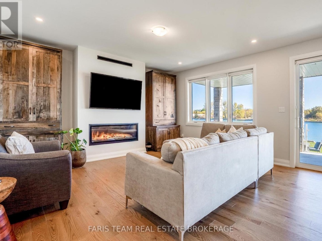 7 DOCK LANE, 