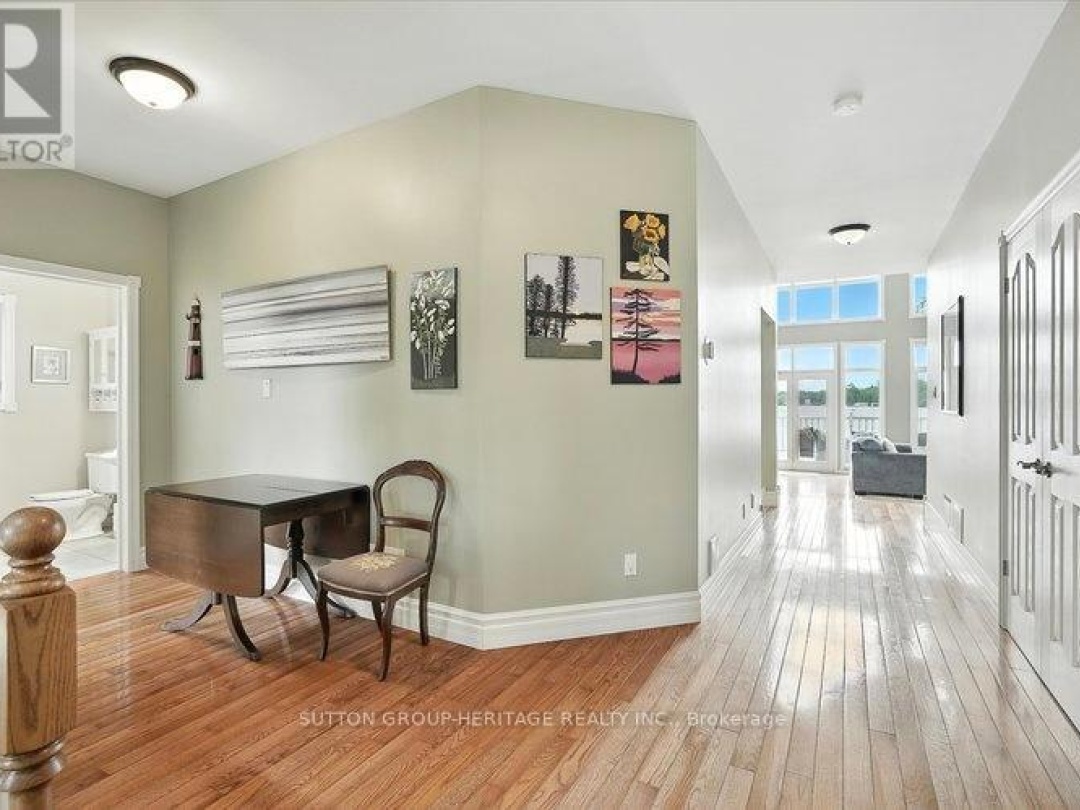 400 FRONT STREET W, 