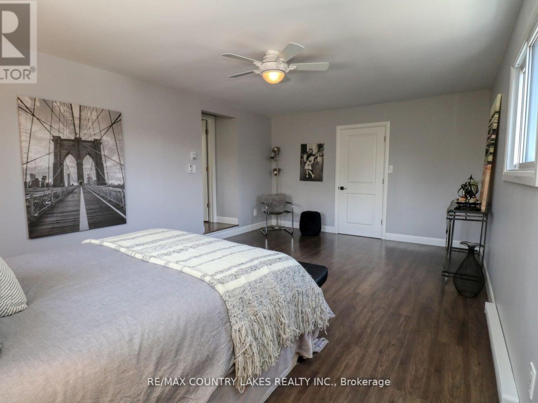 3 PINEWOOD BOULEVARD, Canal Lake