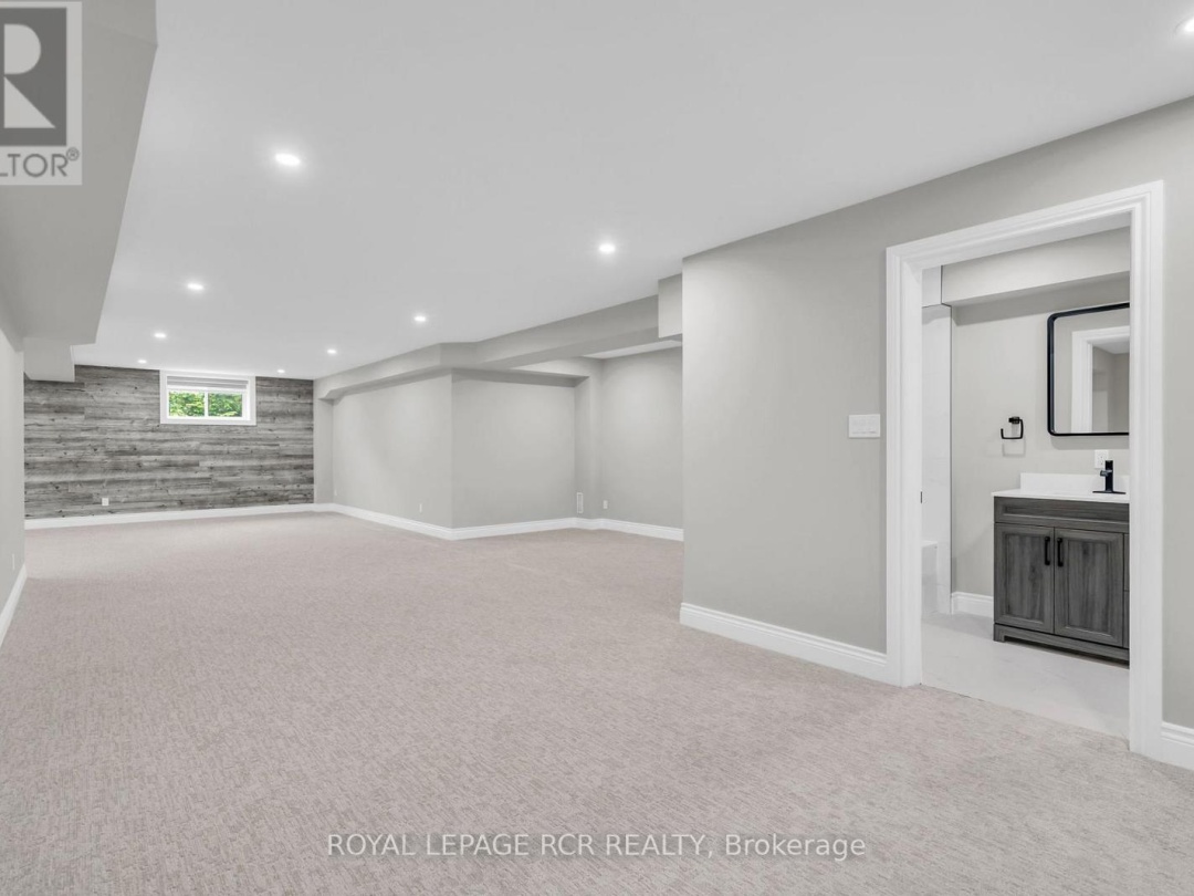 2360 HONEY HARBOUR ROAD, 