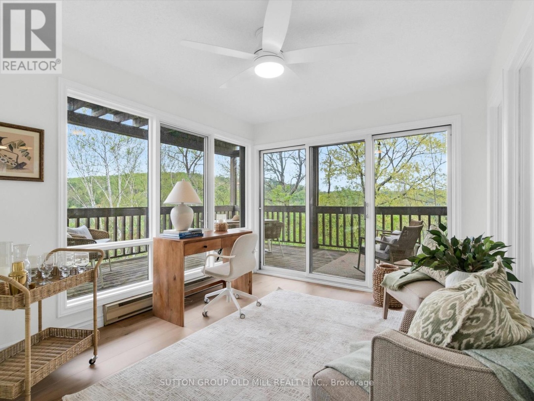 203 26 Deerhurst Drive, Peninsula Lake