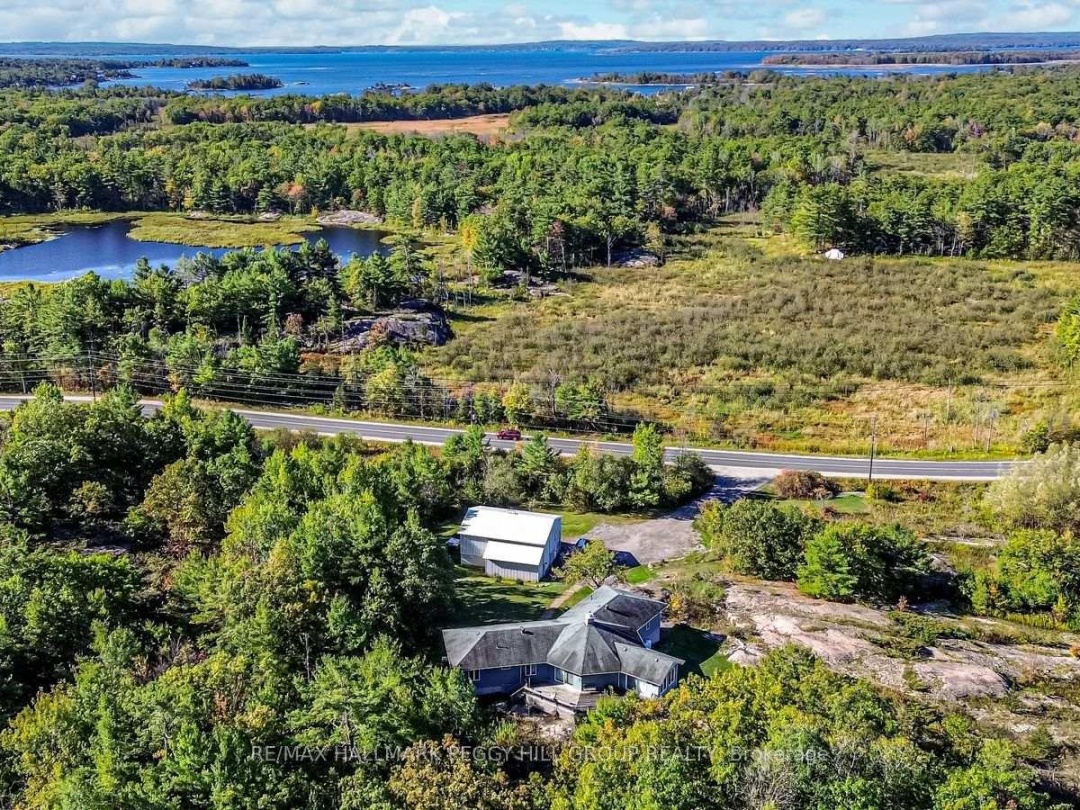 1564 HONEY HARBOUR ROAD, 