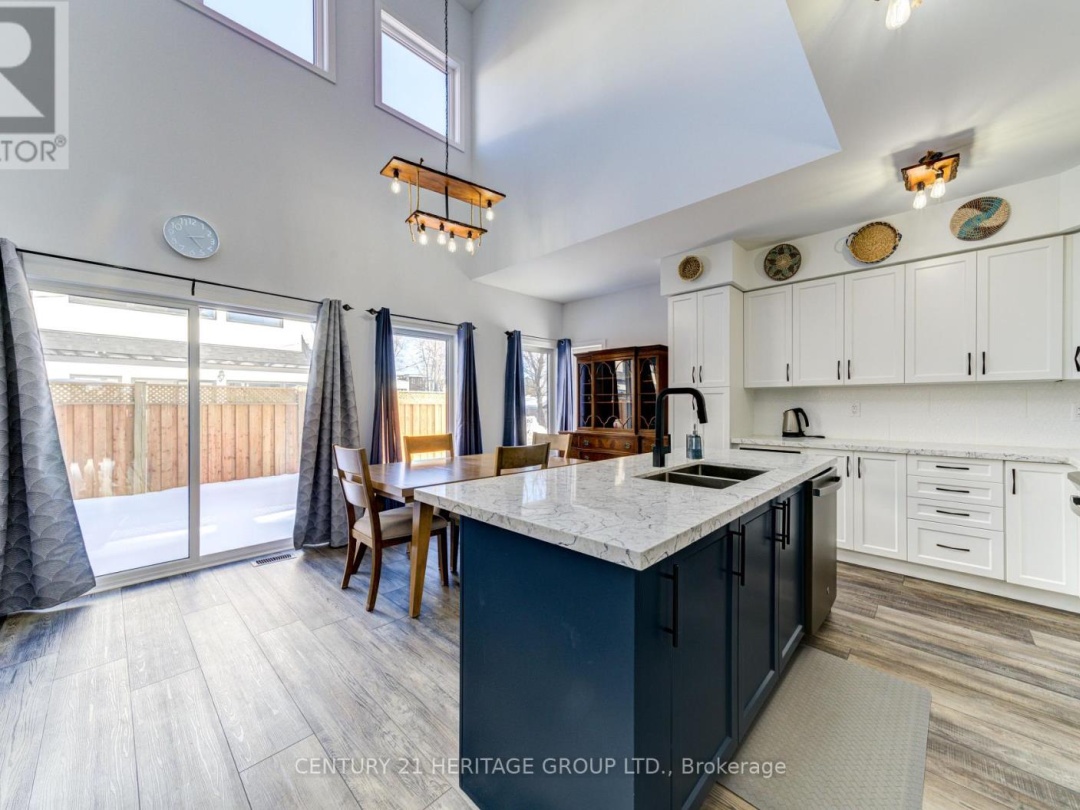 44 RUBY CRESCENT, Lake Simcoe