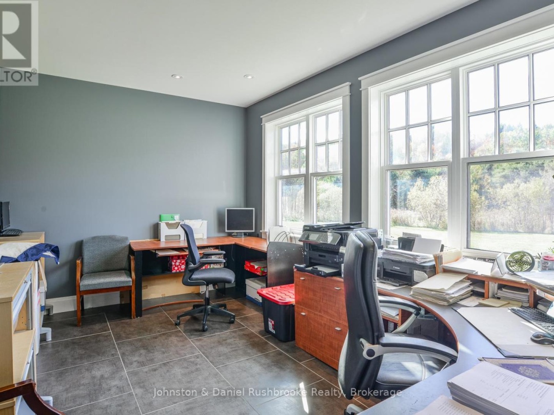 1422 MUSKOKA RD 118 ROAD W, 