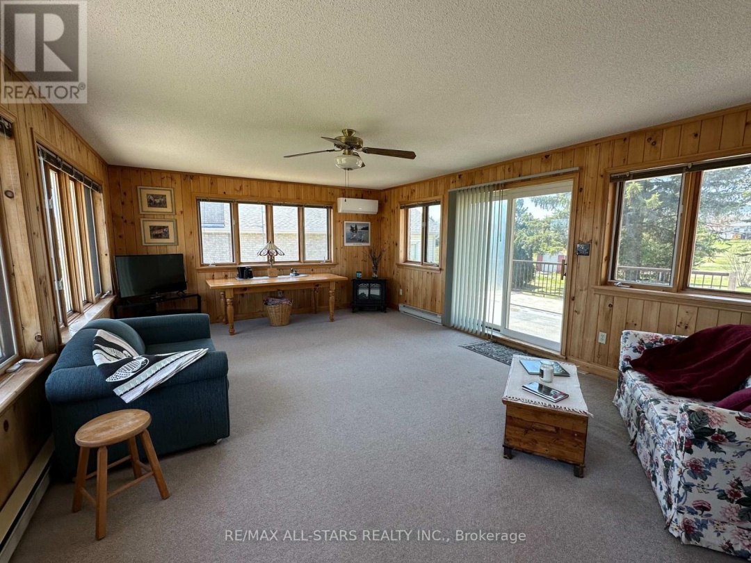 369 The Captain's Cor, Pigeon Lake