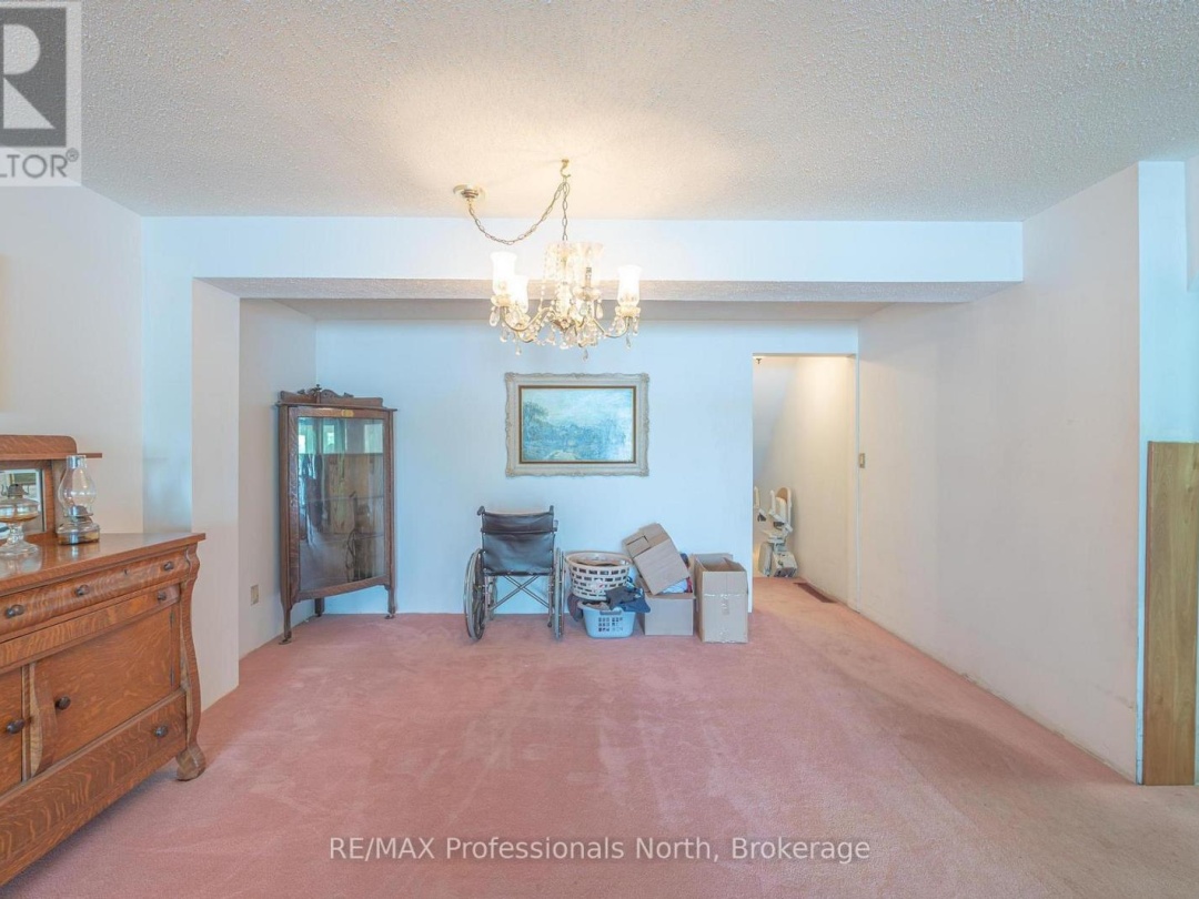 1015 BLACKBERRY LANE, 